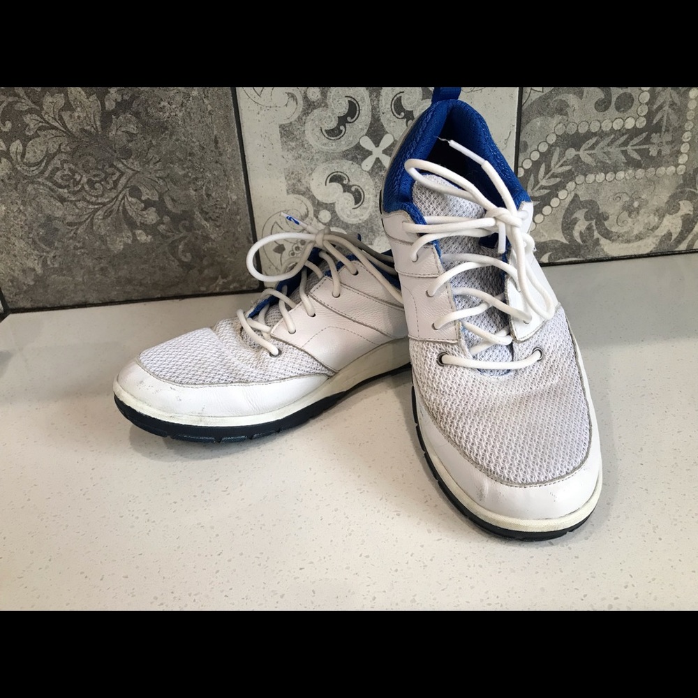 Strive Women’s Shoes Size 8.5 (US) White/Blue